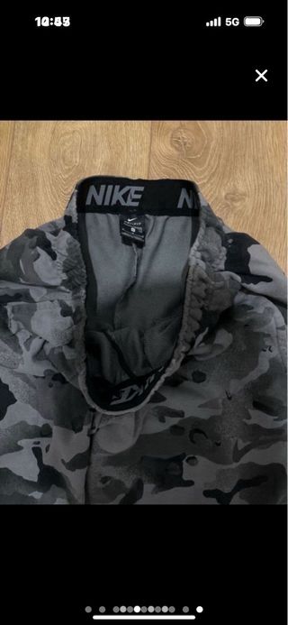 Pantalon Nike camuflaje gris