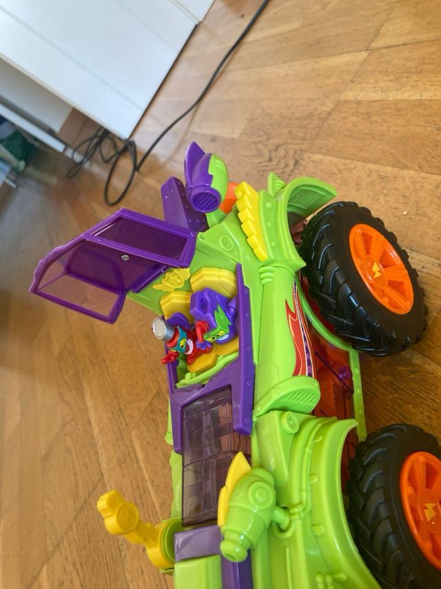 Monster roller villano Superthings