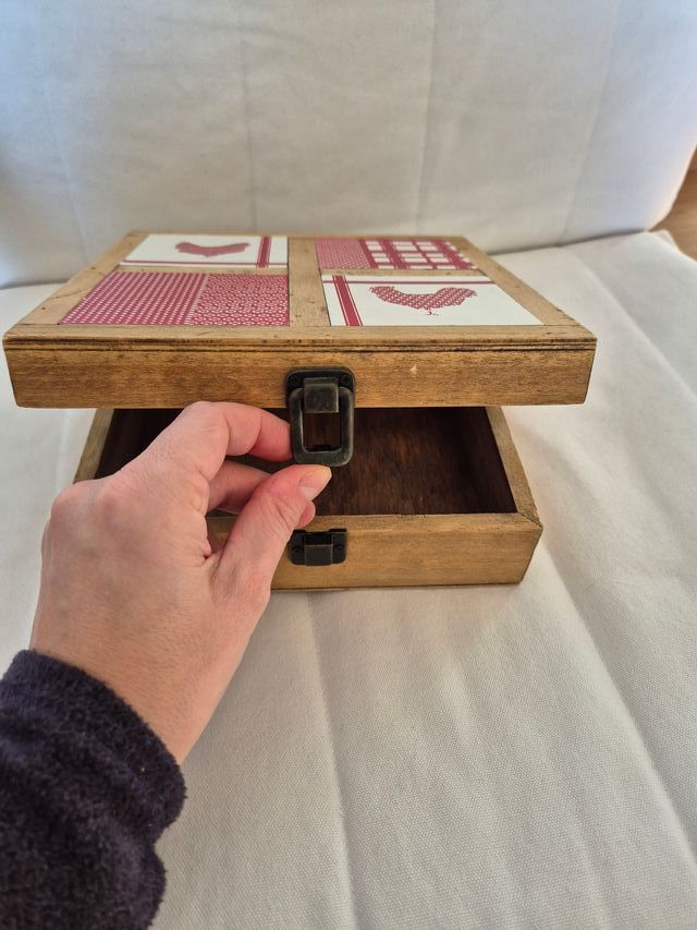 Scatola in legno con chiusura