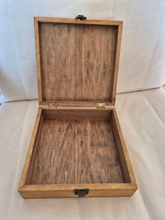 Scatola in legno con chiusura