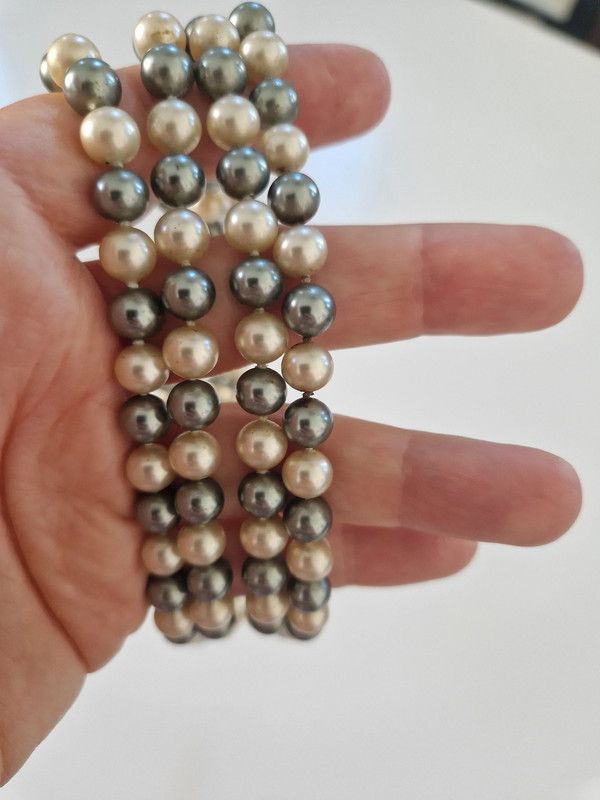 Collana di perle lunga e bicolore