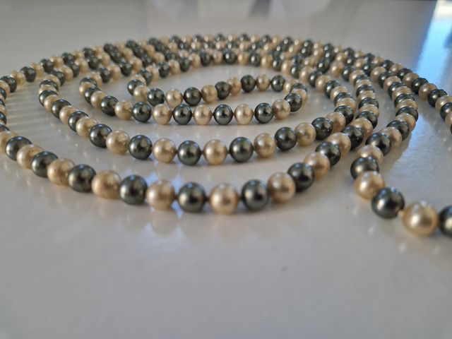 Collana di perle lunga e bicolore