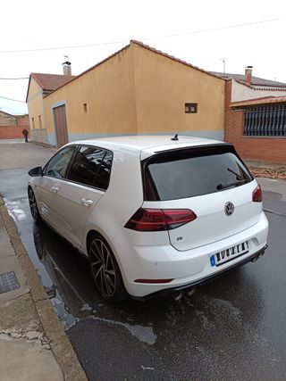 Volkswagen Golf R