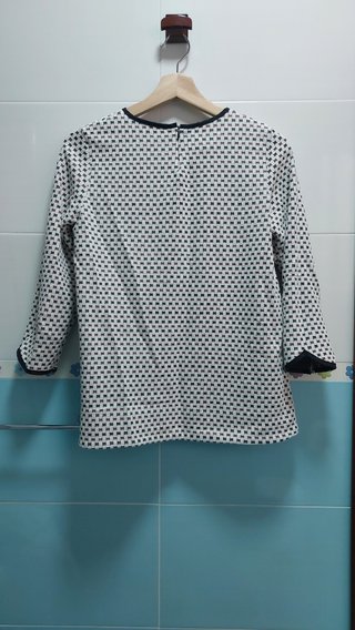 Blusa con ribetes de Sfera