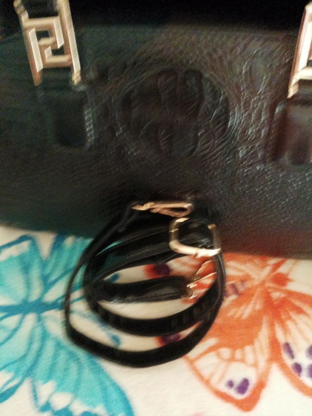 Bolso elegante mujer vintage negro y dorado. Artes