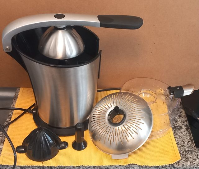 Exprimidor eléctrico