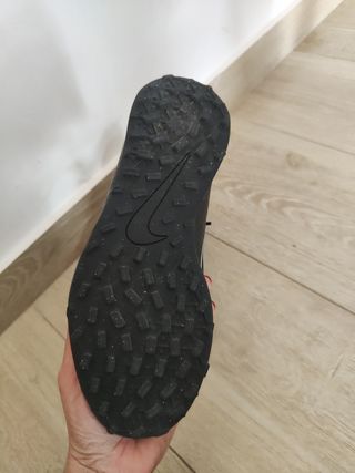 Bota de fútbol multitaco