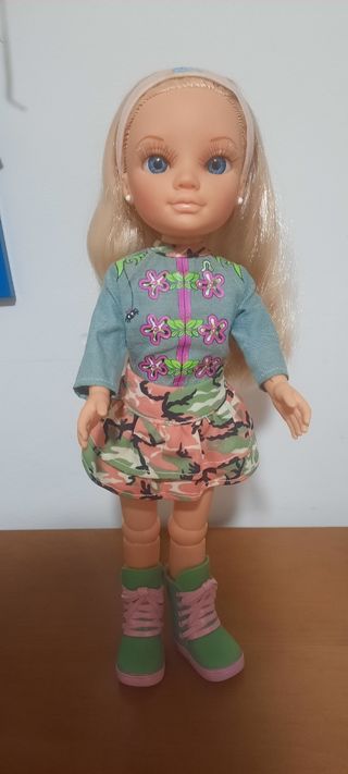 Muñeca Nancy rubia.