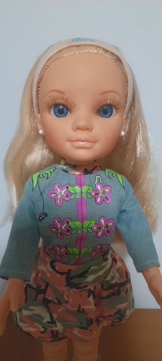 Muñeca Nancy rubia.