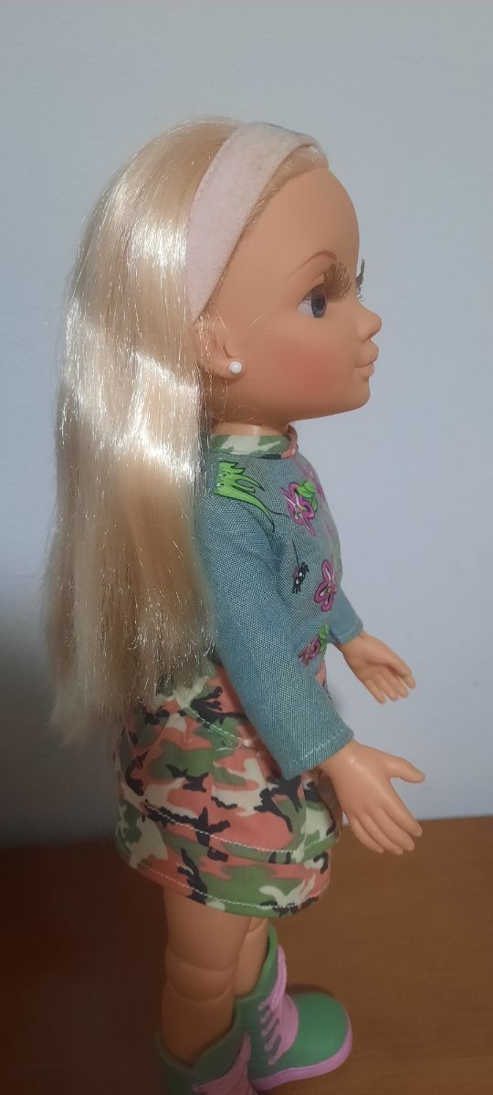 Muñeca Nancy rubia.