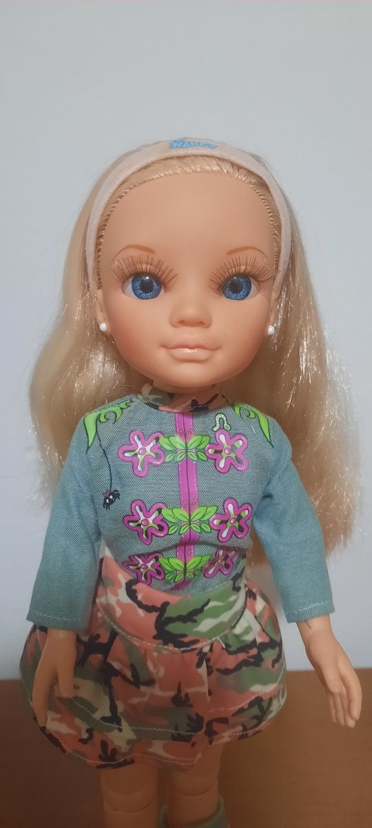 Muñeca Nancy rubia.
