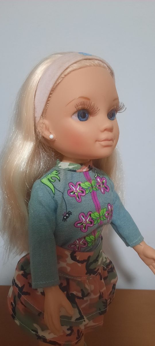 Muñeca Nancy rubia.
