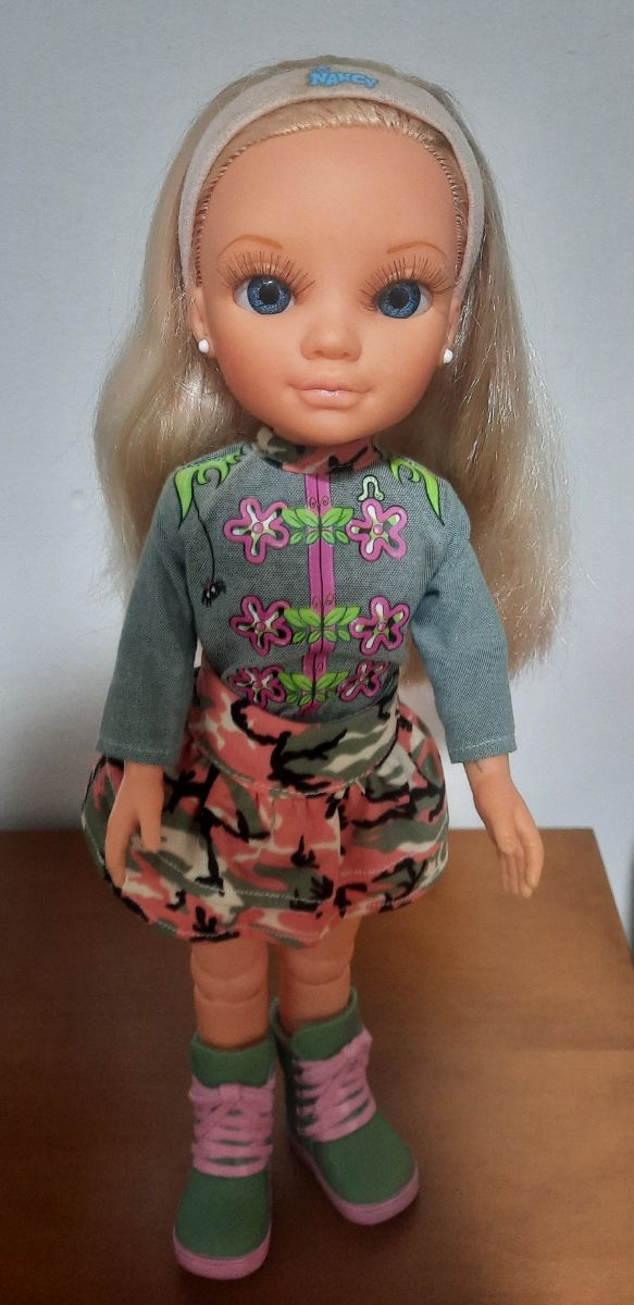 Muñeca Nancy rubia.