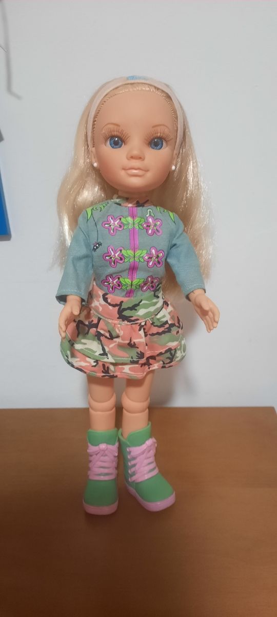 Muñeca Nancy rubia.