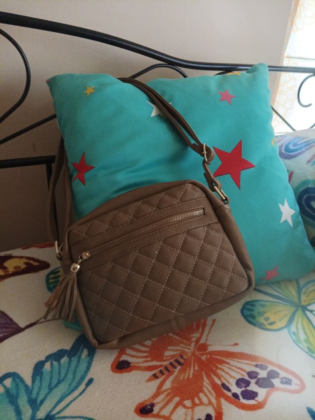 Bolso mujer guateado tamaño ideal muy cómodo. Idea
