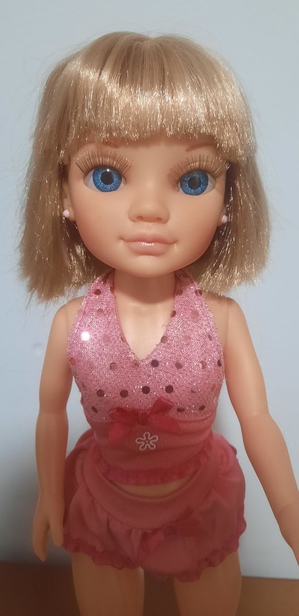 Muñeca Nancy rubia.