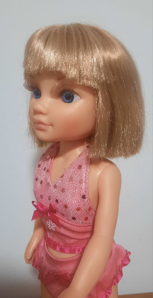 Muñeca Nancy rubia.