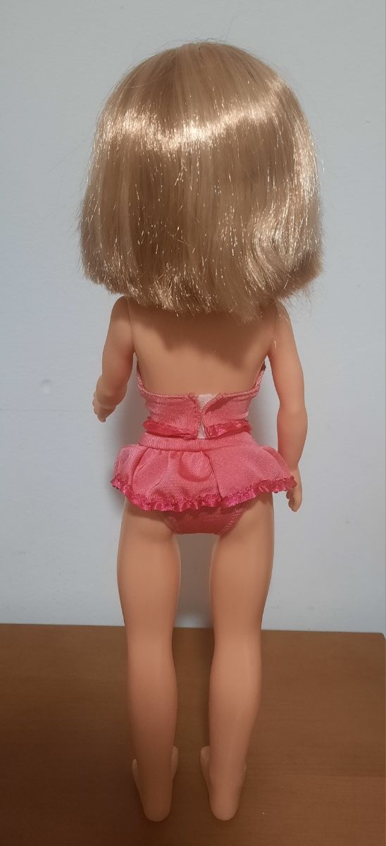 Muñeca Nancy rubia.