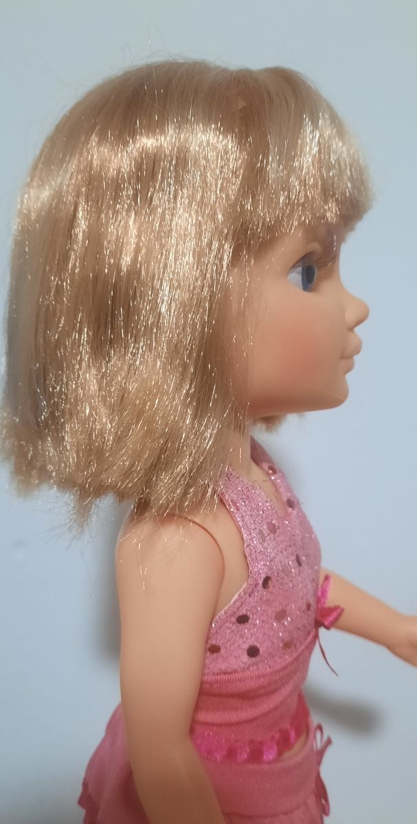 Muñeca Nancy rubia.