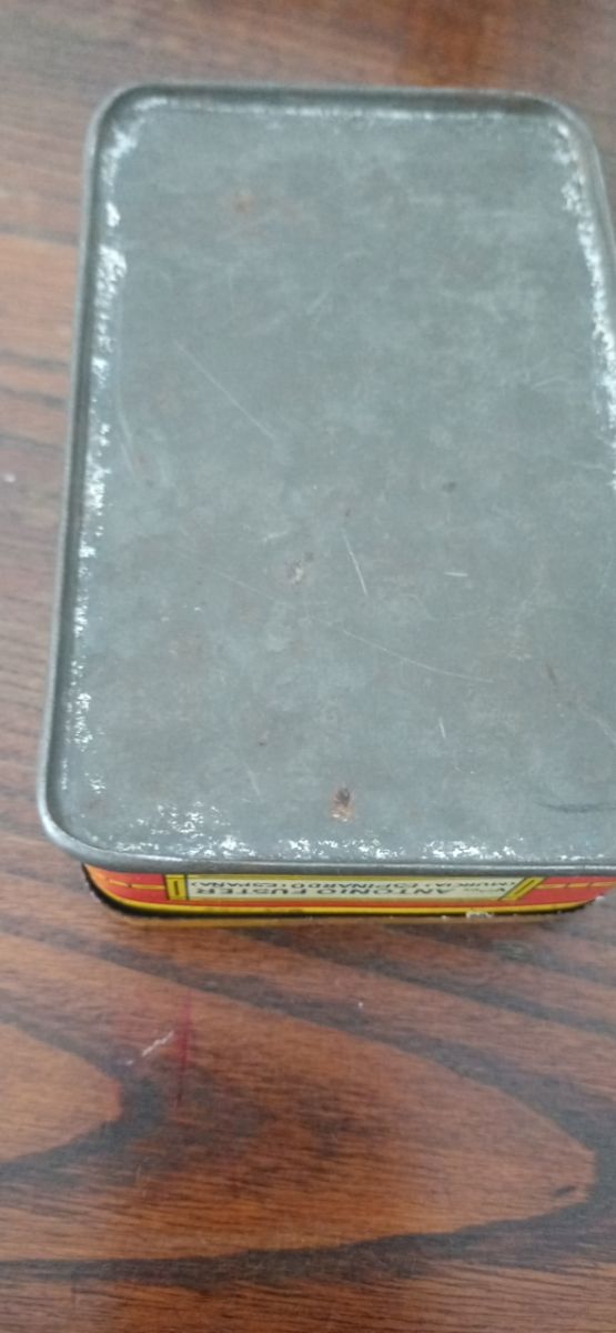 Caja antigua azafrán