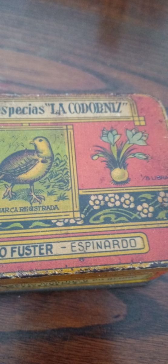 Caja antigua azafrán