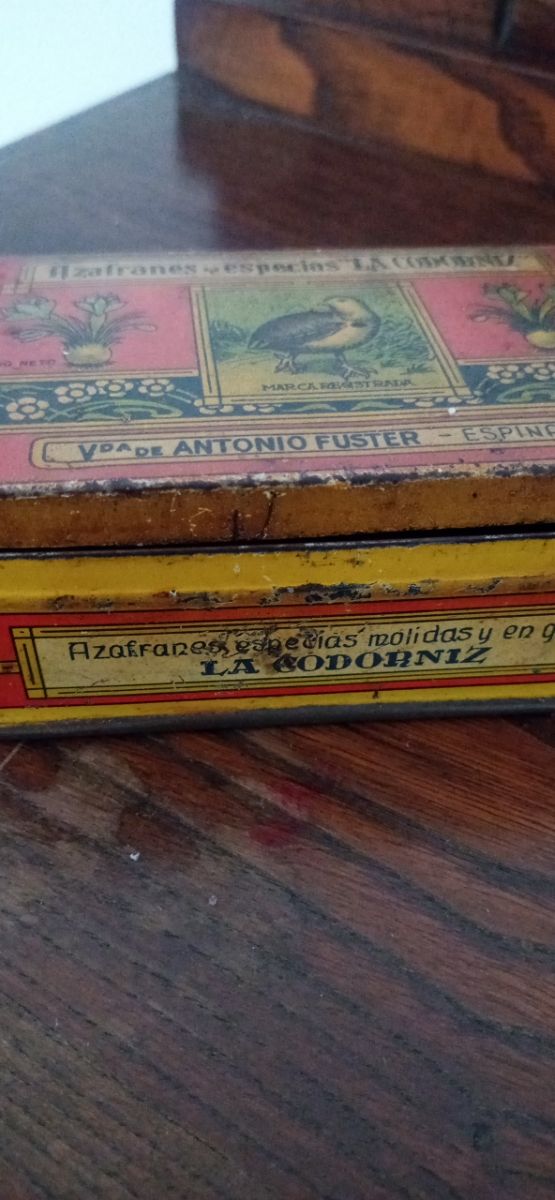 Caja antigua azafrán