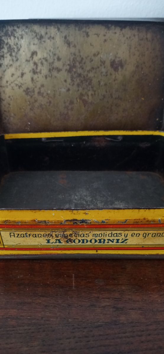 Caja antigua azafrán