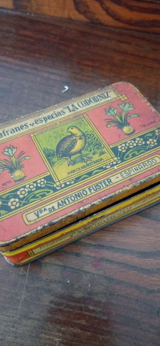 Caja antigua azafrán