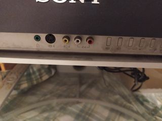 Televisor Sony KV 32FQ86E CRT stand y mando