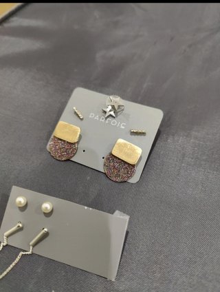 Seis pares de pendientes