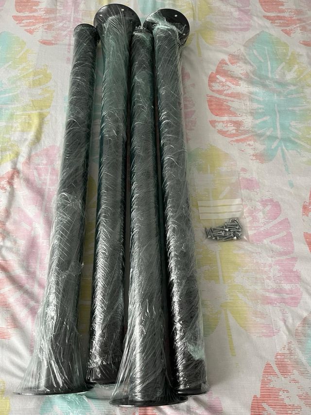 Mesa negra con patas 150x75x70 cm