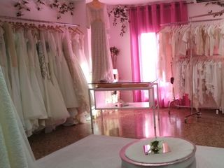 Novia! Aquí está tu vestido!!