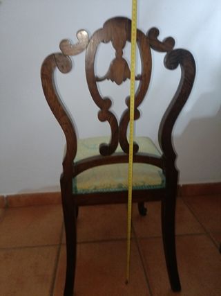 Silla antigua de madera noble, perfecto.