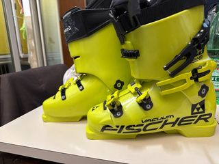 Sci scarponi.  FISCHER VACUUM FULL FIT 150.