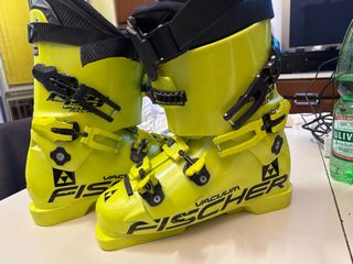 Sci scarponi.  FISCHER VACUUM FULL FIT 150.