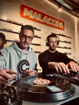 DJ a Vinilo  Fiestas y eventos