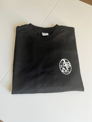Camiseta Bershka Negra Con Estampado Blanco