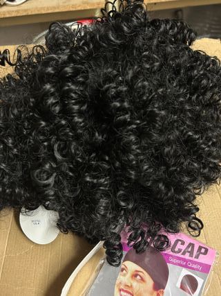PELUCA DE AFRICANA PELO RIZADO NEGRO + REGALO