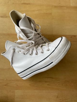 Converse blancas  36,5 en su caja. Originales. 
