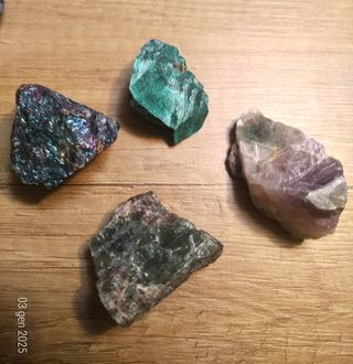 Lotto di pietre grezze naturali