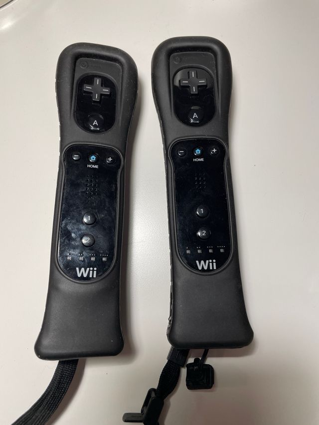 2 mandos wii y un nunchuk
