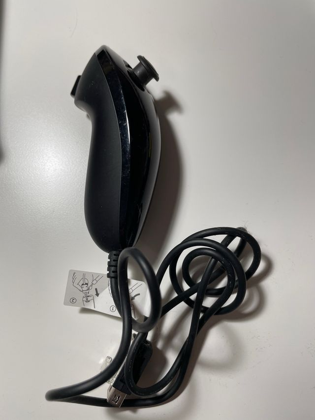 2 mandos wii y un nunchuk