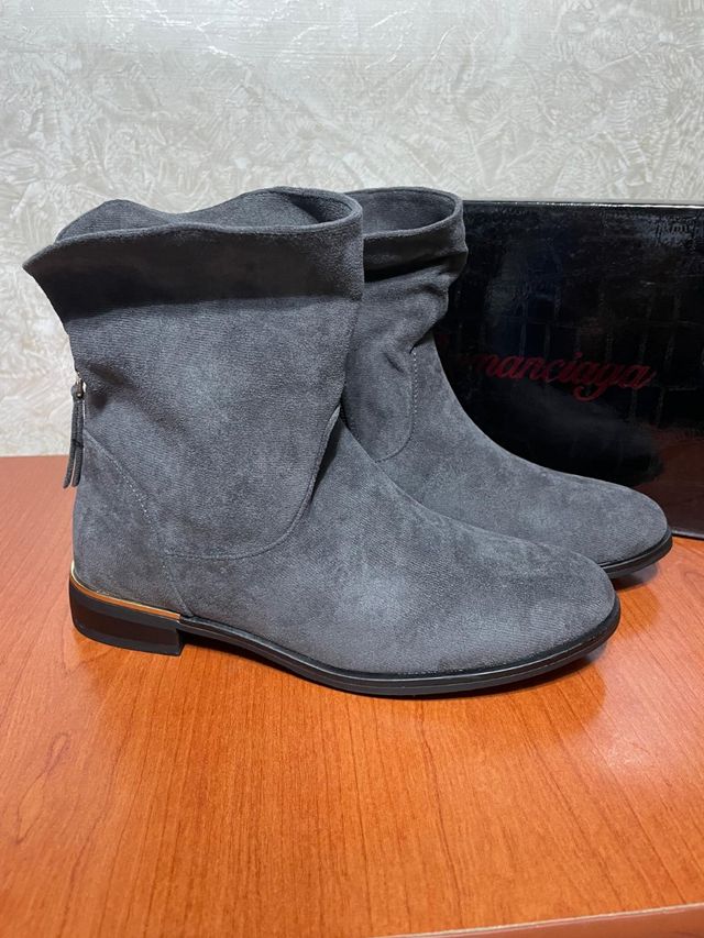 Stivaletto da donna grigio 37 nuovo 