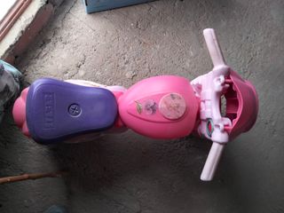 Moto niña correpasillos.