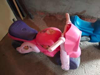 Moto niña correpasillos.