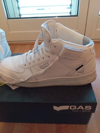 Sneakers Gas