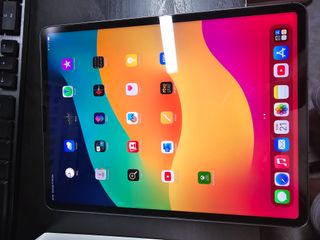 Ipad PRO 12,9 5a gen 5g+wifi 256 gb + cover + key