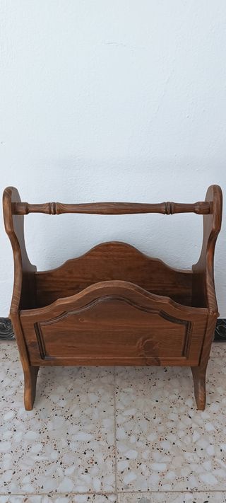 Revistero de madera