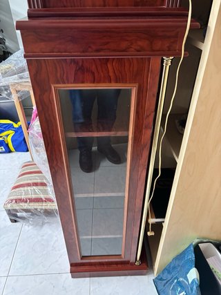 Elegante mueble vajillas y cuberterias