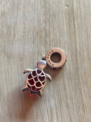 Charm plata 925 tortuga roja 